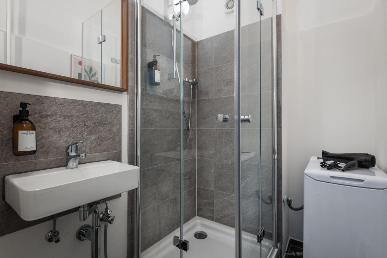Super Zentral Super Schoener Altbau In Moabit Rostockerstrasse Im Herzen Von Berlin Fuer Bis Zu 6 Personen エクステリア 写真